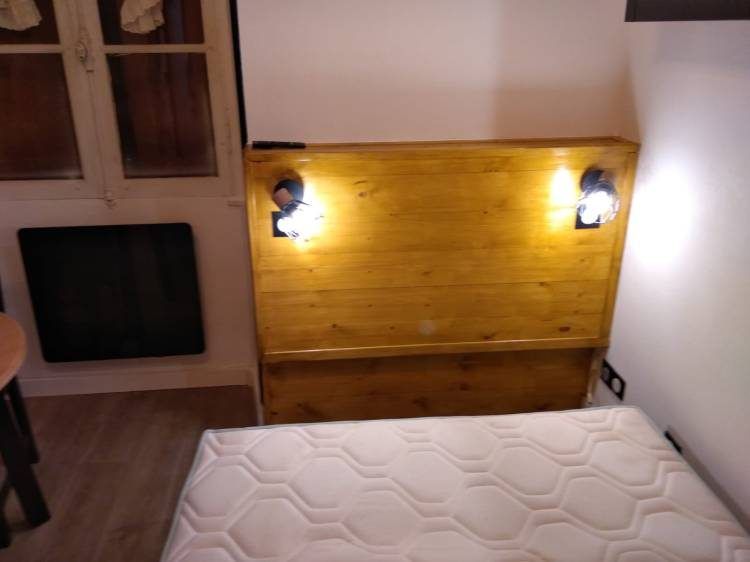 Chambre rénovée : cloisons, plafond et peinture refaits