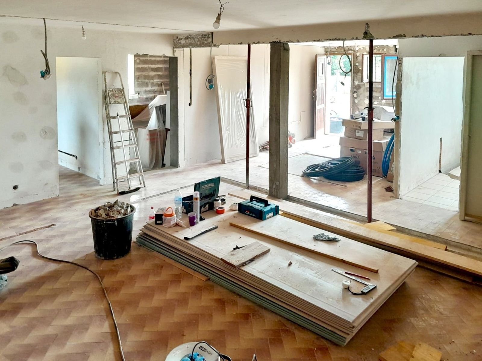 Chantier de rénovation intérieure en cours chez un particulier