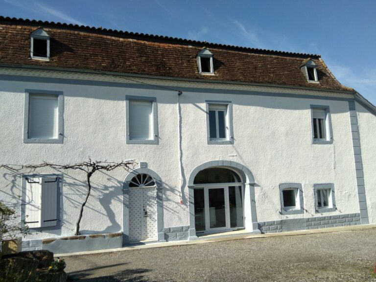 Façade d'une maison de maître après reprise des enduits